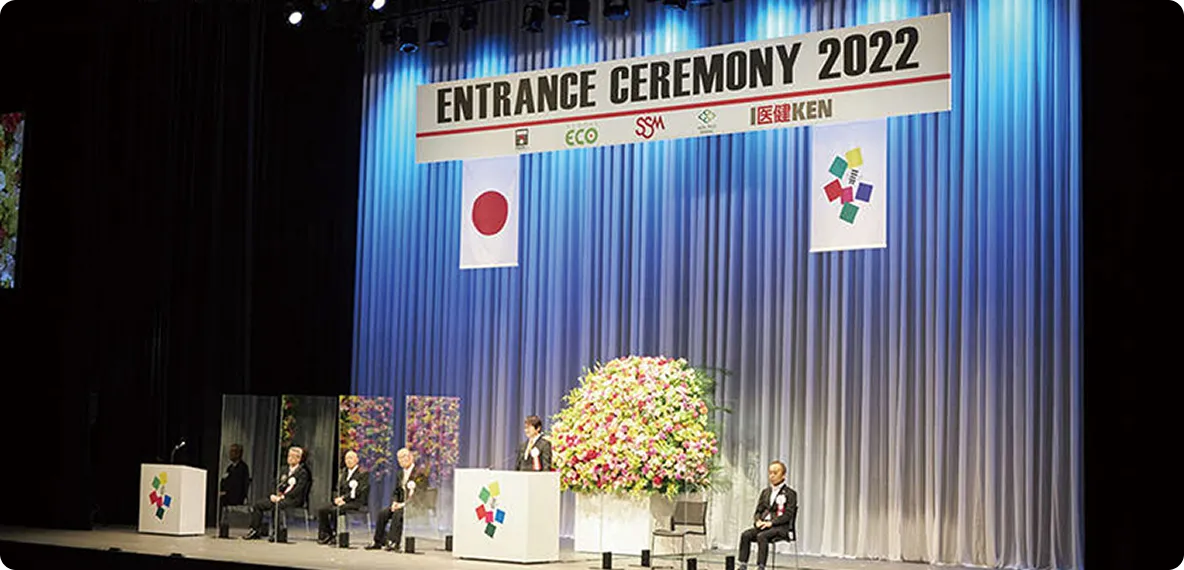 専攻ごとに基礎を学ぶ