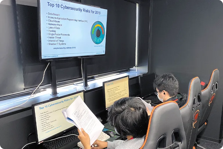 海外連携校（ウエストフロリダ大学）との連携授業