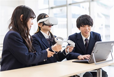 VRを体験する学生たち