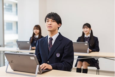 抗議を受ける学生たち